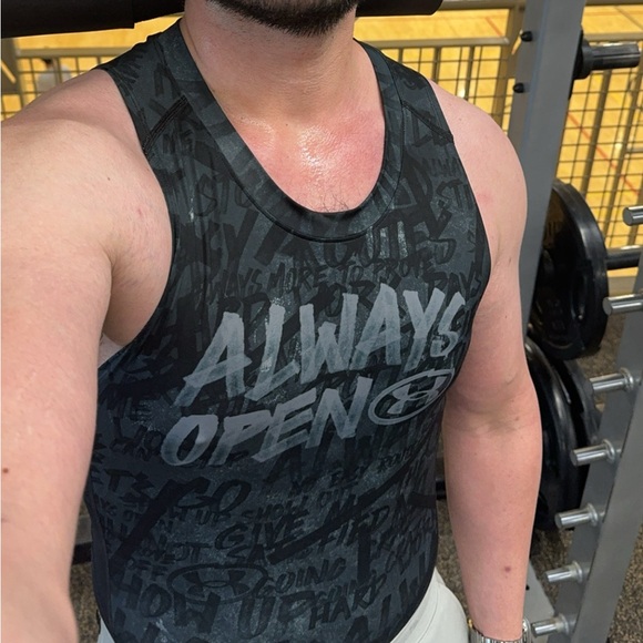 Under Armour Sleeveless Compression - Picture 1 of 6